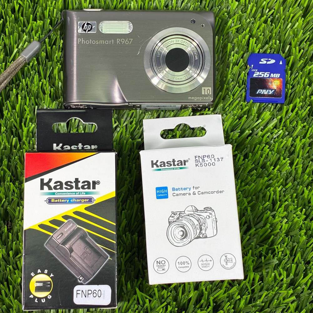 HP Photosmart R967 10MP Digital Camera with Kastar Battery/Charger and 256MB SD